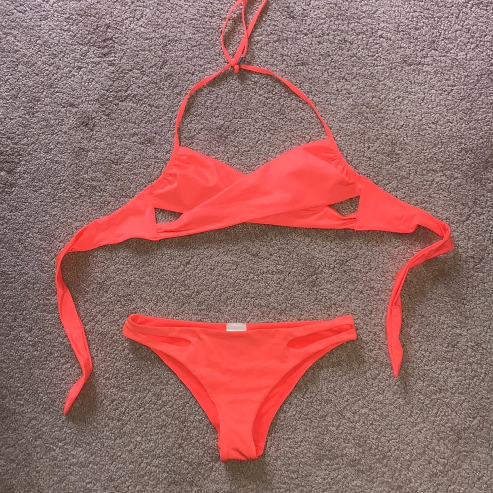 Crisscross bikini